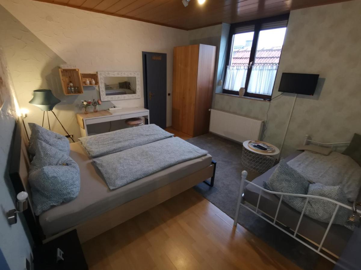 Haßloch Pension Landgasthof - Iva מראה חיצוני תמונה