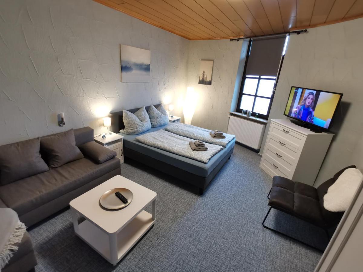 Haßloch Pension Landgasthof - Iva מראה חיצוני תמונה
